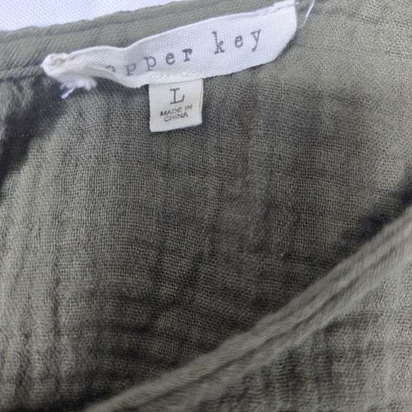 Copper Key Button-Back Peplum Top with Puff Sleeves - Picture 5 of 5